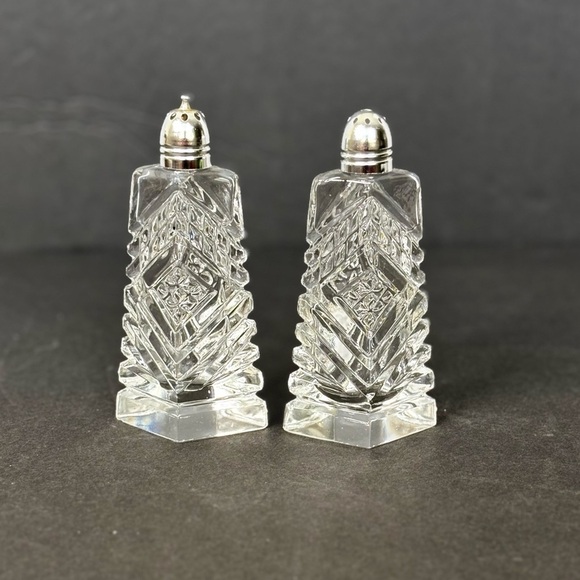 Vintage Clear Cut Crystal Salt & Pepper Made in Japan by Artmark Elegant - Picture 3 of 10
